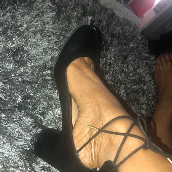 Woman’s shoes - Picture 4 of 8